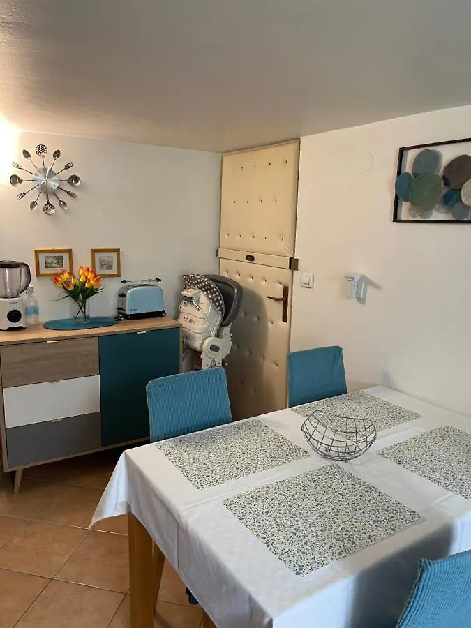 Apartment Mirana With Garden And Free Parking 자다르