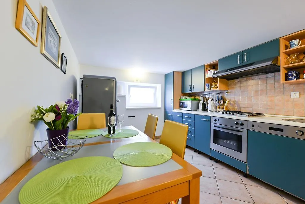 Apartment Mirana With Garden And Free Parking Zadar