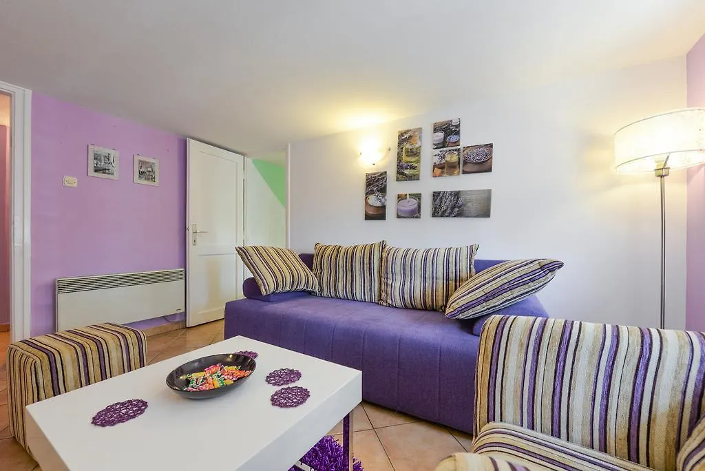 Apartment Mirana With Garden And Free Parking 자다르