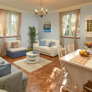 luxury-beach-apartment-marta-maria.splithotels.org/