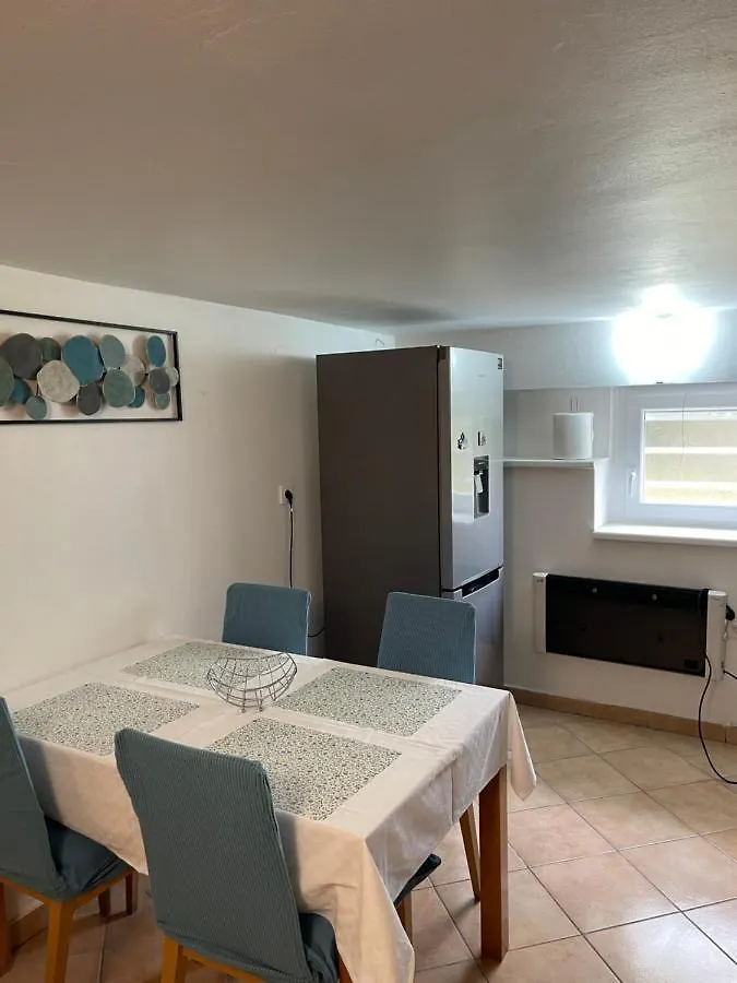 Apartment Mirana With Garden And Free Parking Zadar