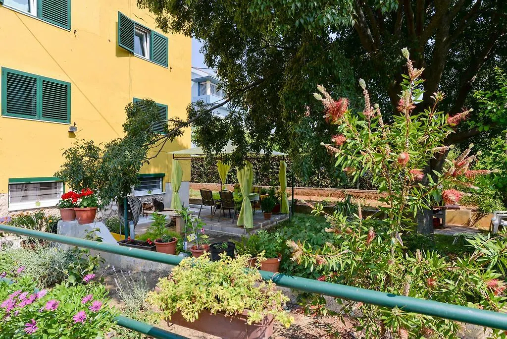 Apartment Mirana With Garden And Free Parking Zadar