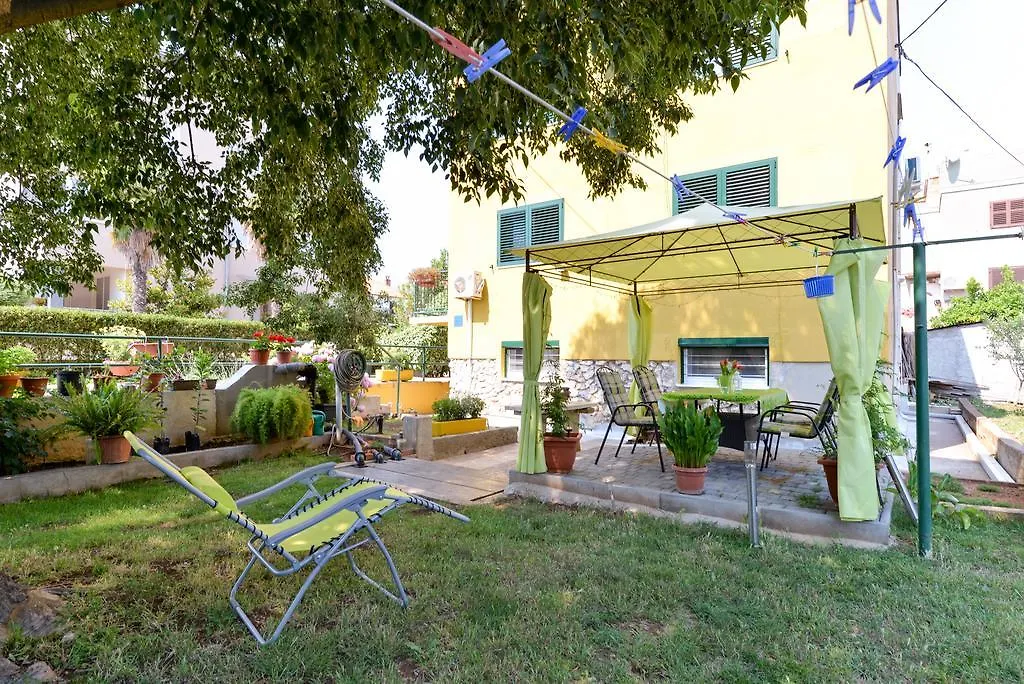 Apartment Mirana With Garden And Free Parking Zadar