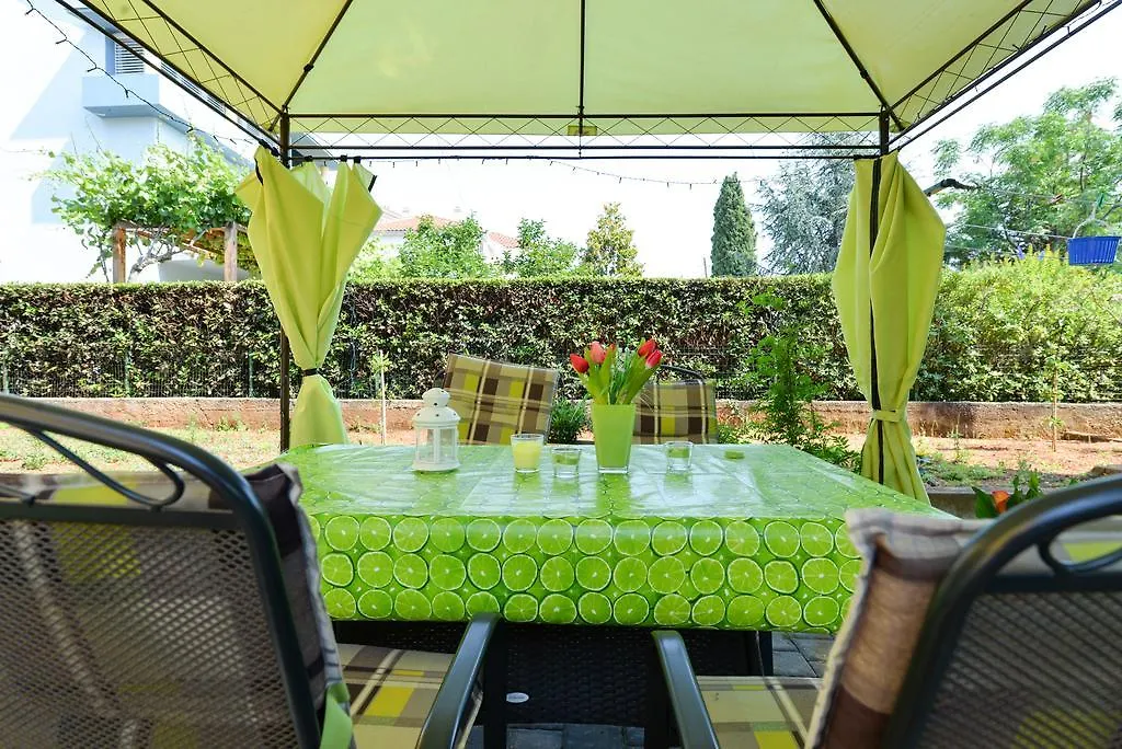 Apartment Mirana With Garden And Free Parking Zadar
