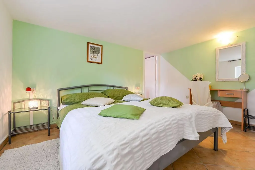 Apartment Mirana With Garden And Free Parking Zadar
