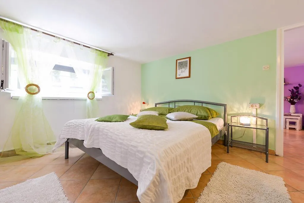 Apartment Mirana With Garden And Free Parking Zadar