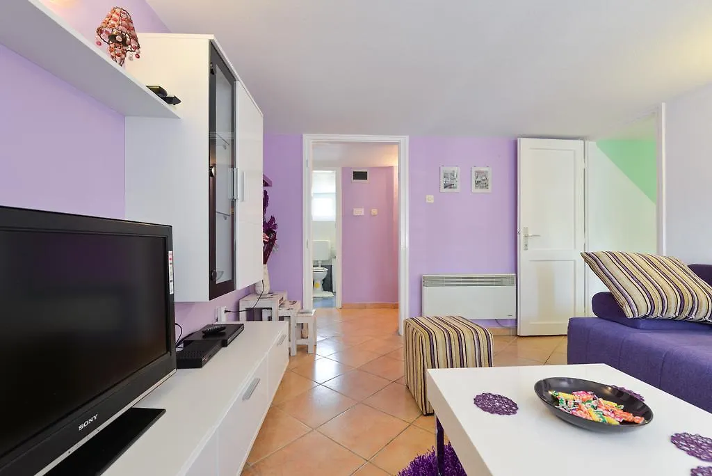 Apartment Mirana With Garden And Free Parking Zadar