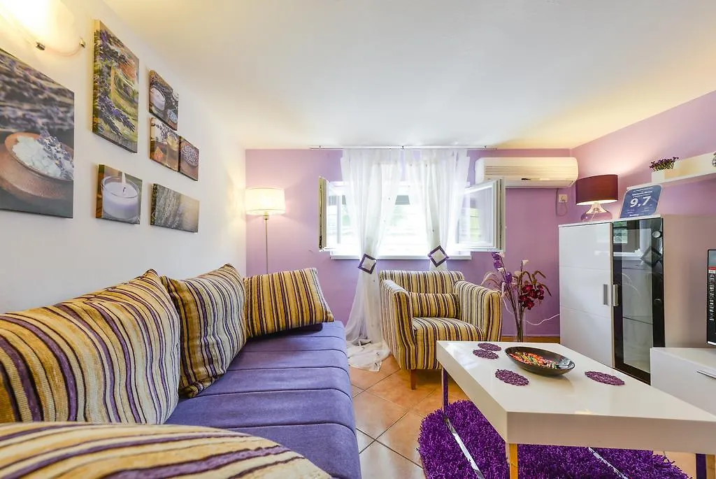 Apartment Mirana With Garden And Free Parking Zadar
