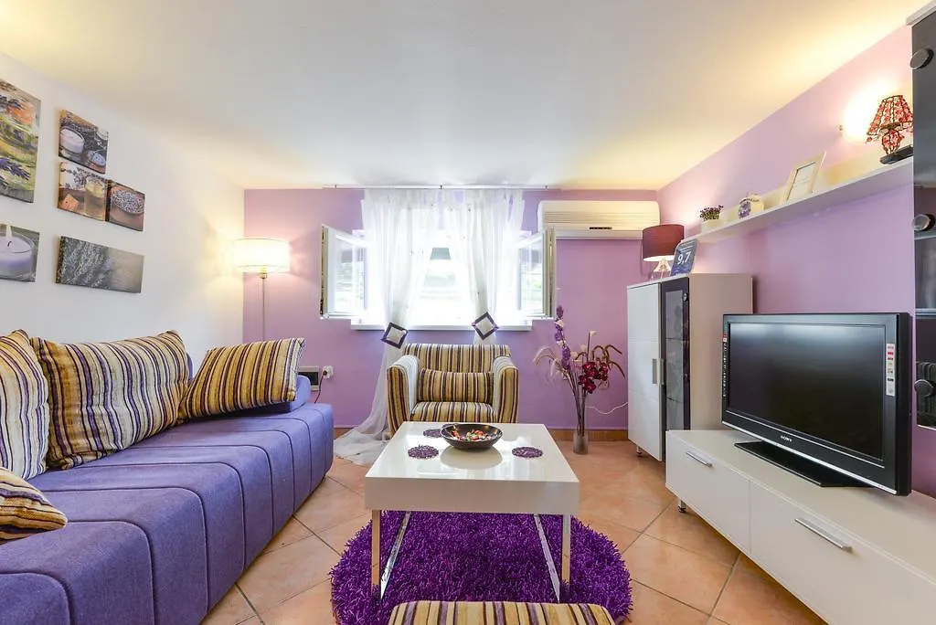 Apartment Mirana With Garden And Free Parking Zadar