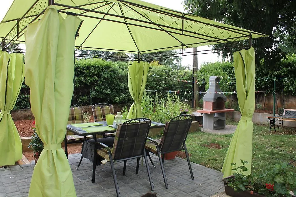 Apartment Mirana With Garden And Free Parking Zadar
