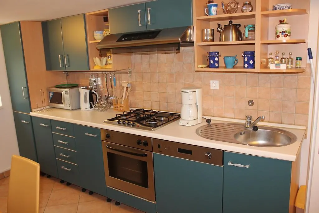 Apartment Mirana With Garden And Free Parking Zadar